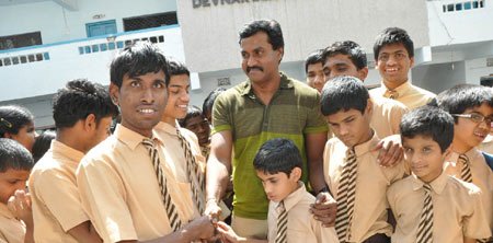 Sunil-at-blind-school