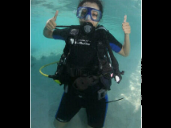18-1363591745-trisha-scuba-diving-photos-1